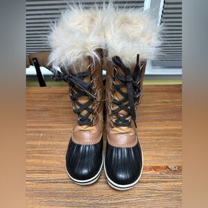 NWOT Sorel Black and Tan Brown Kids Boots with Faux Fur
